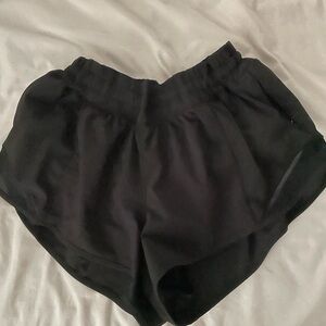 Lululemon Hotty Hot shorts 2.5’’, size 6